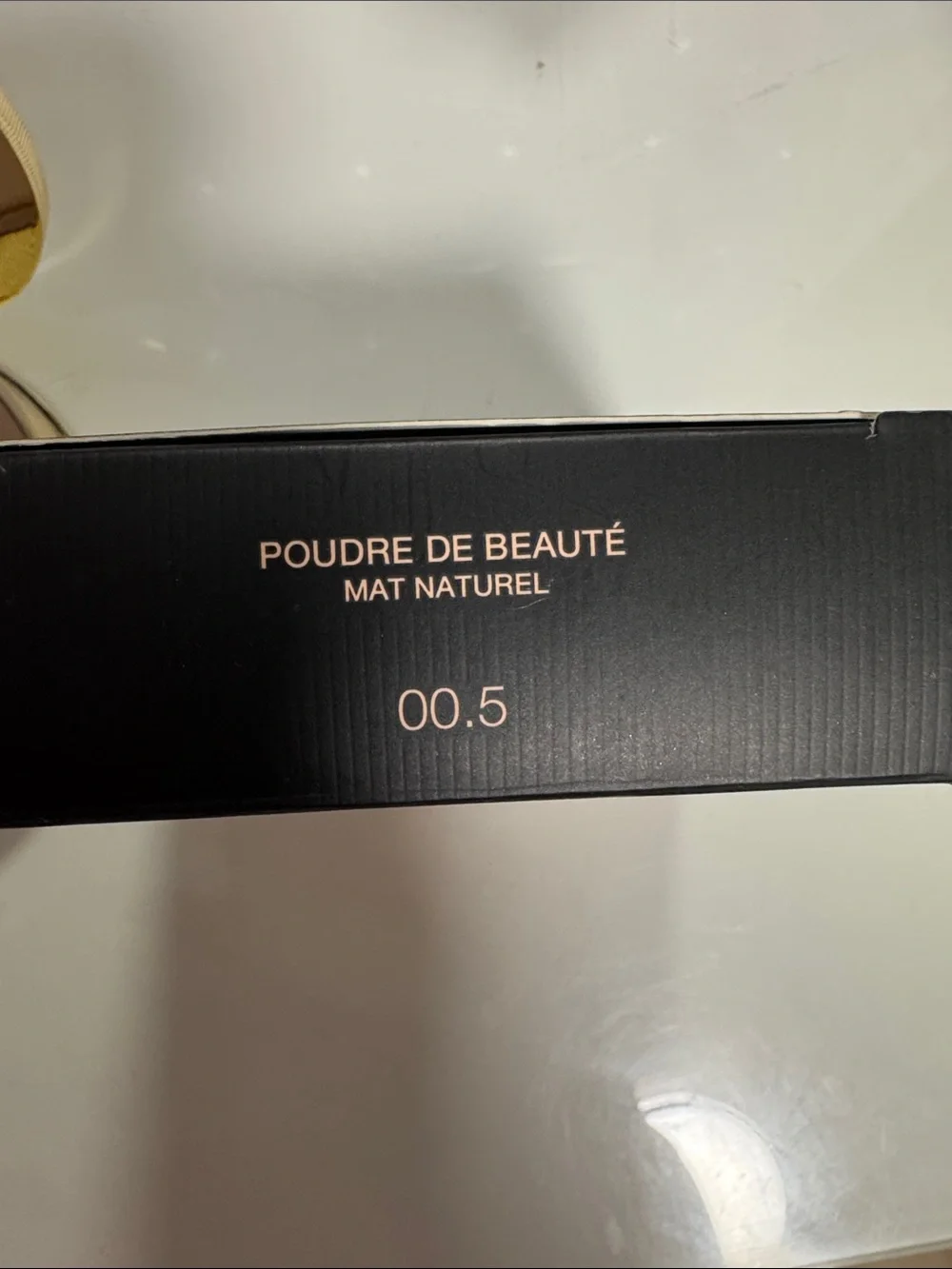 Gucci Compact Matte Setting Powder – Pale Pink & Gold Case